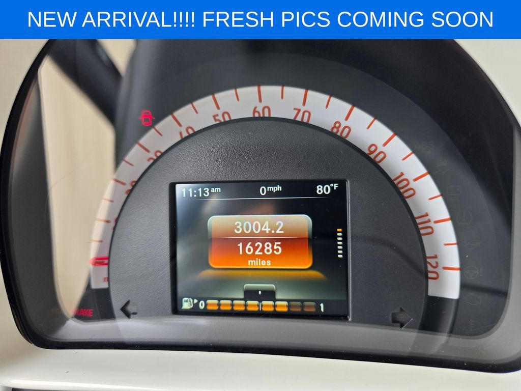 Used 2016 smart fortwo passion RWD image 11