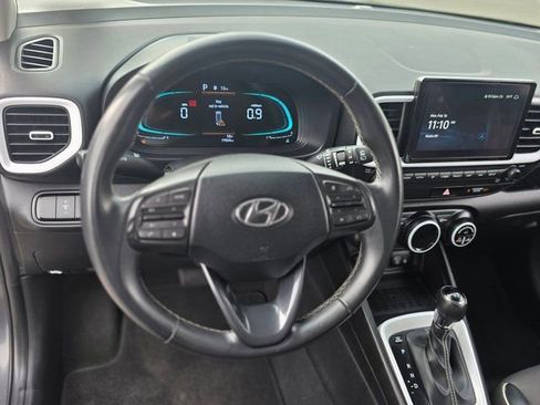 Used 2024 Hyundai Venue Limited image 19