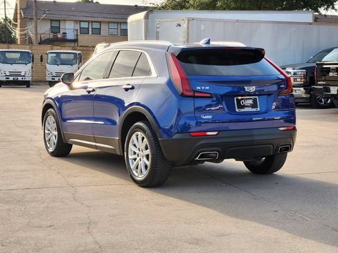 Used 2023 Cadillac XT4 Luxury w/ Cold Weather Package FWD image 3