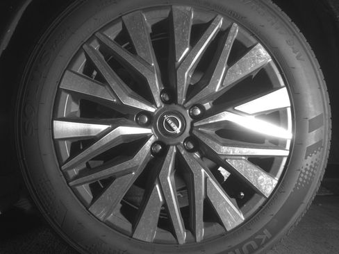 Used 2025 Nissan Altima 2.5 SV FWD image 14