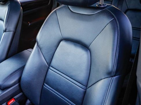 Used 2023 Porsche Cayenne Platinum Edition image 26