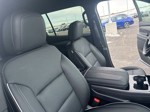 Used 2025 Buick Enclave Preferred image 22