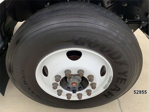 Used 2022 Ford F650 2WD Regular Cab Super Duty image 28