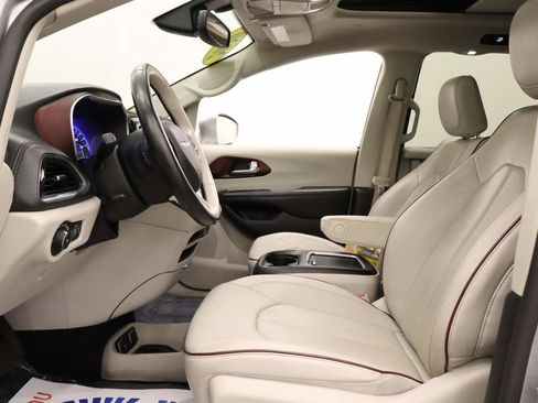 Used 2020 Chrysler Pacifica Limited image 15