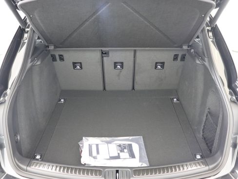 Used 2025 Porsche Macan image 17