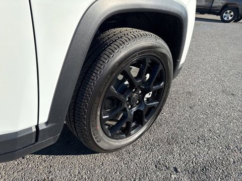 New 2026 Jeep Compass Latitude image 9