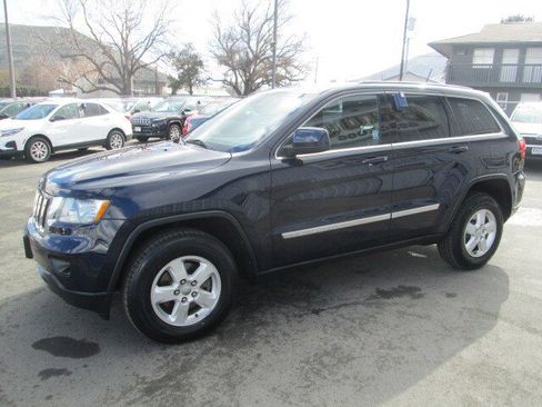 Used 2012 Jeep Grand Cherokee Laredo image 3