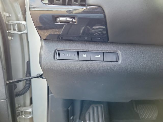 Used 2025 Nissan Pathfinder SV FWD image 21
