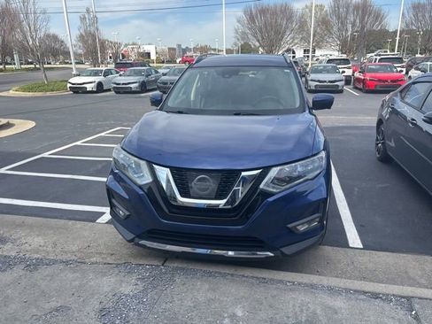 Used 2017 Nissan Rogue SL image 2