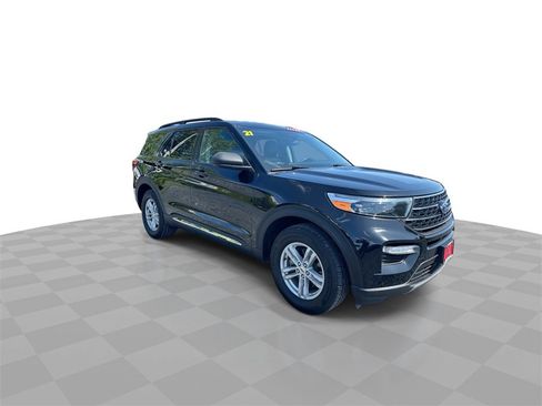 Used 2021 Ford Explorer XLT w/ Equipment Group 202A image 2