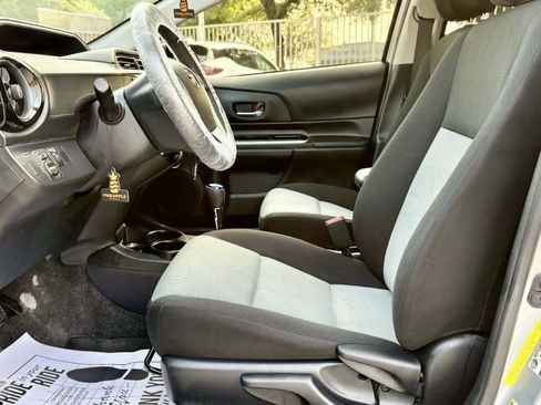 Used 2016 Toyota Prius C Three FWD image 9