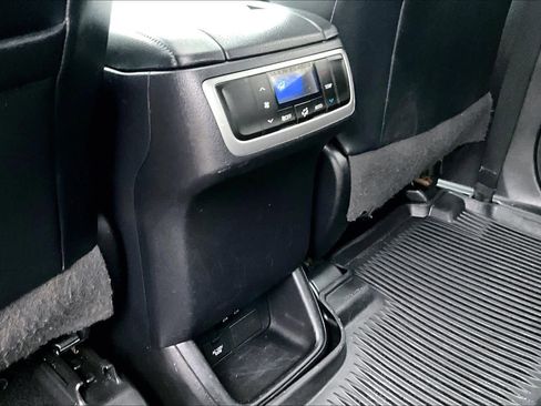 Used 2018 Toyota Highlander XLE AWD/4WD image 30