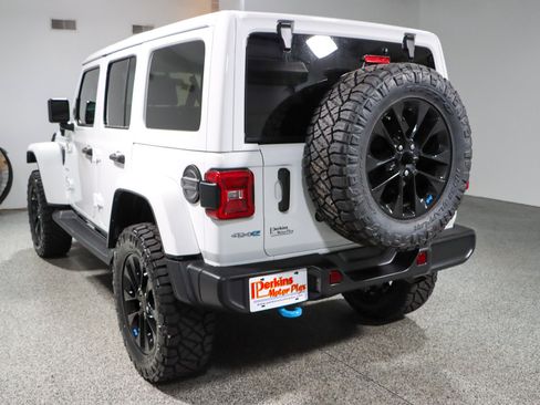 Used 2022 Jeep Wrangler Unlimited Sahara w/ Cold Weather Group AWD/4WD image 10
