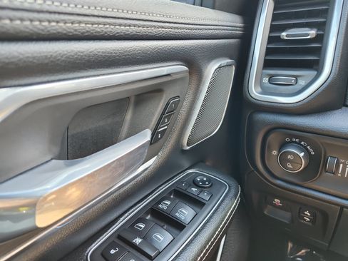 Used 2019 RAM 1500 Laramie AWD/4WD image 25