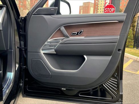 Used 2025 Land Rover Range Rover SE image 22