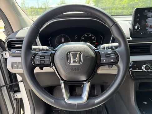 Used 2025 Honda Pilot EX-L image 17