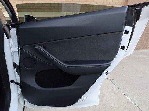 Used 2023 Tesla Model Y AWD image 19