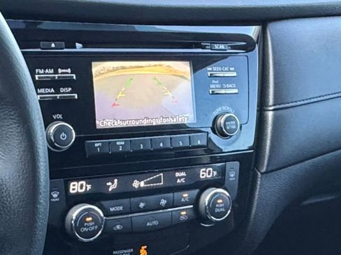 Used 2017 Nissan Rogue SV image 9