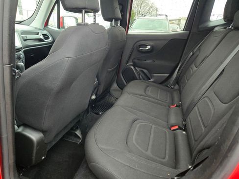 Used 2019 Jeep Renegade Latitude w/ Cold Weather Group image 24