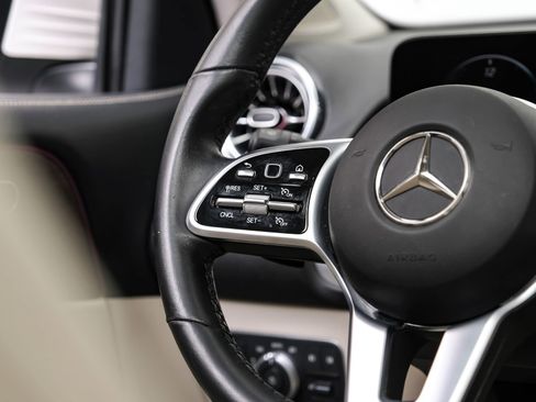 Used 2023 Mercedes-Benz GLB 250 w/ Premium Package image 22