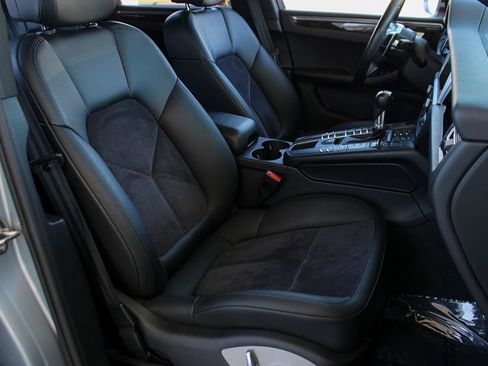 Used 2020 Porsche Macan AWD/4WD image 20