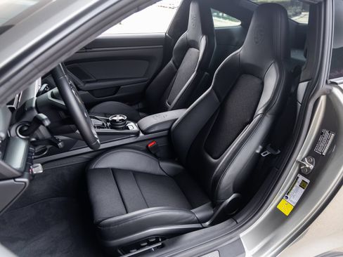 Used 2025 Porsche 911 GT3 RWD image 5
