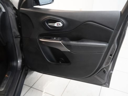 Used 2019 Jeep Cherokee Limited AWD/4WD image 23