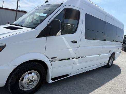 Used 2017 Mercedes-Benz Sprinter 3500 image 19