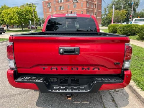 Used 2021 Toyota Tacoma TRD Sport w/ Technology Package AWD/4WD image 4