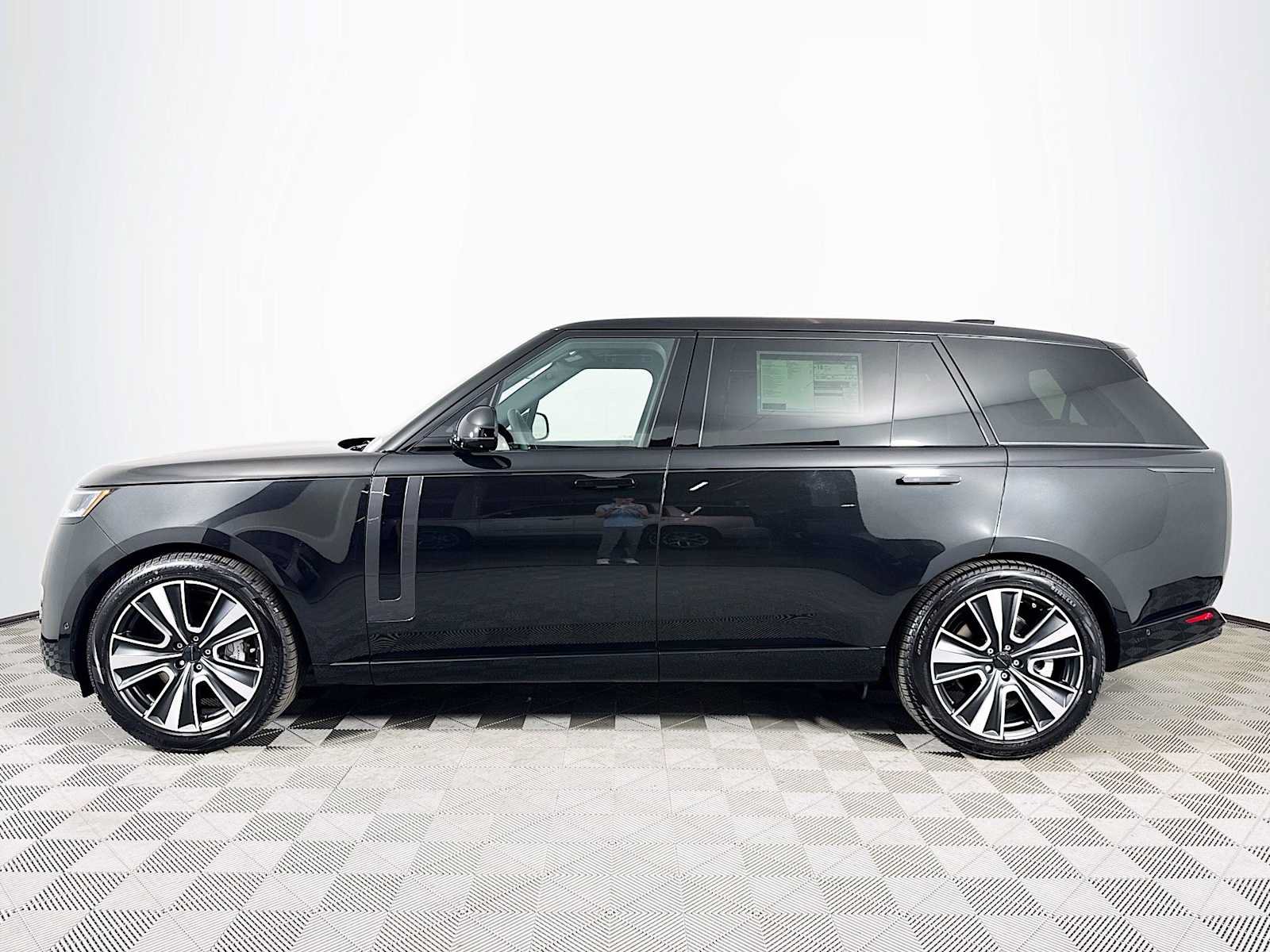 New 2026 Land Rover Range Rover Long Wheelbase SE AWD/4WD image 8