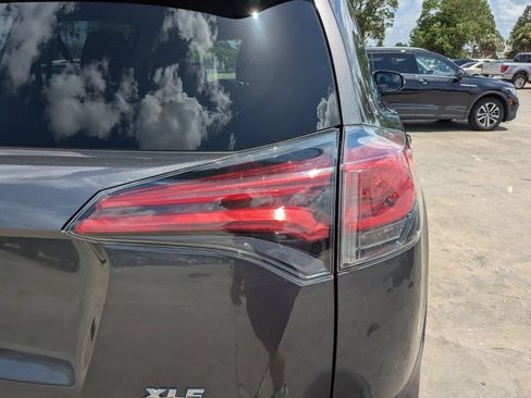 Used 2018 Toyota RAV4 XLE FWD image 11