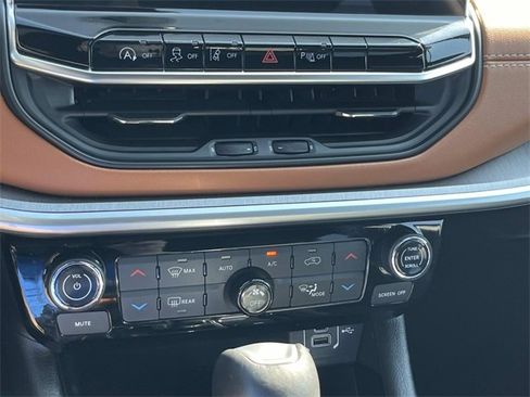 Certified 2024 Jeep Compass Limited image 28