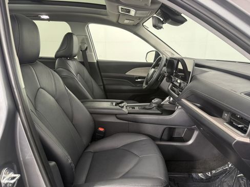 Used 2025 Toyota Grand Highlander AWD image 8