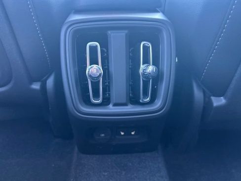 Used 2025 Volvo XC40 B5 Core AWD/4WD image 18