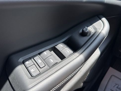 Used 2025 Jeep Grand Cherokee Altitude AWD/4WD image 8