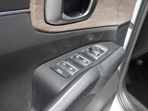 Used 2023 Kia Sorento S w/ Panoramic Sunroof Package AWD/4WD image 38