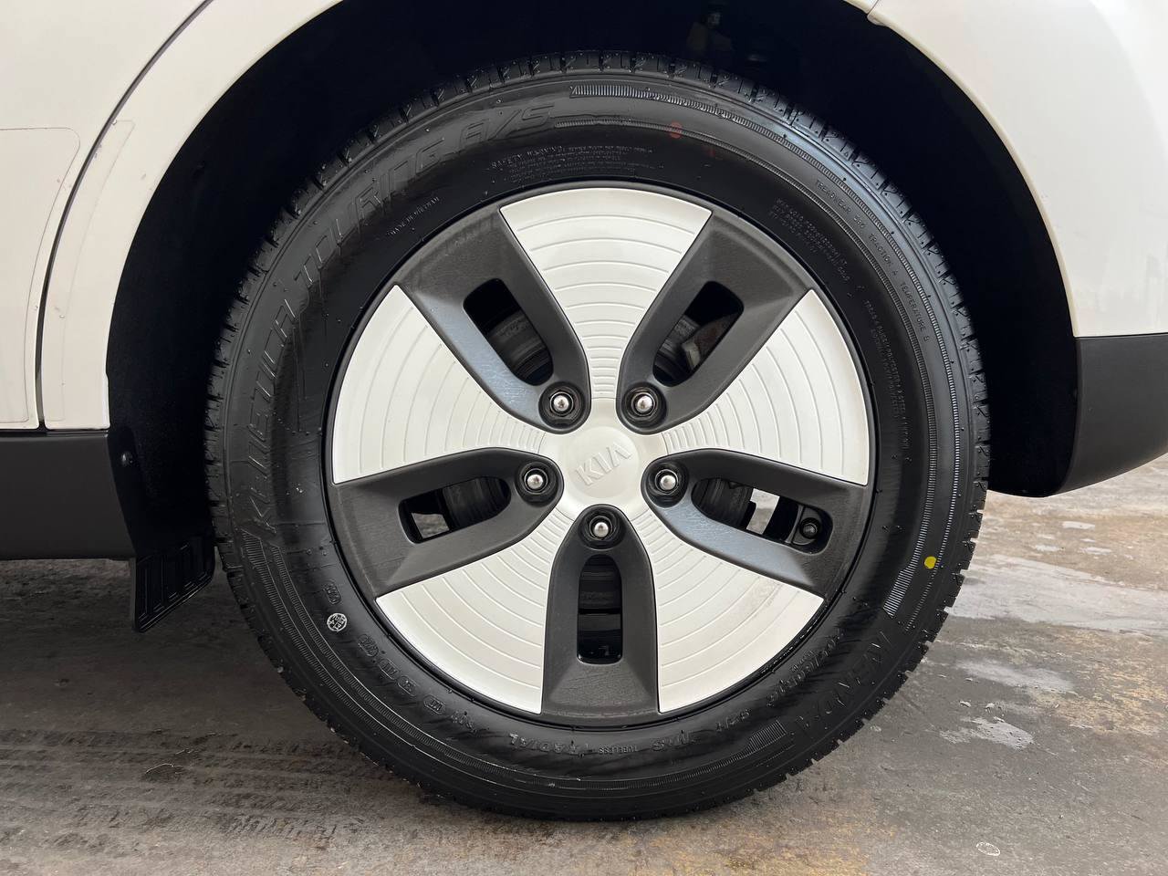 Used 2016 Kia Soul EV FWD image 28