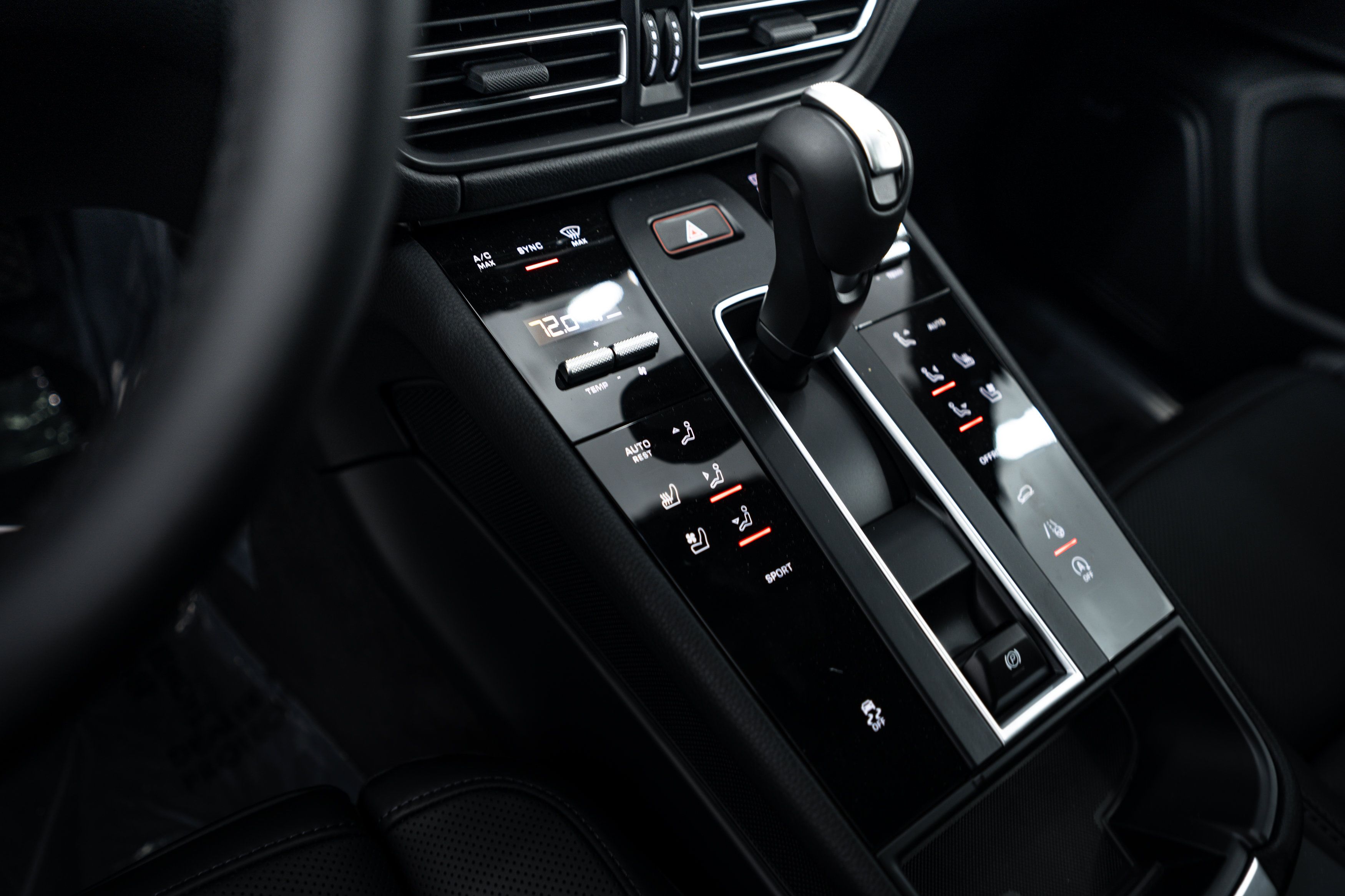 Certified 2026 Porsche Macan AWD/4WD image 12