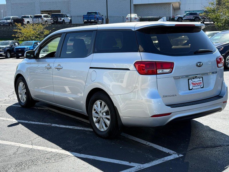 Used 2016 Kia Sedona L FWD image 6