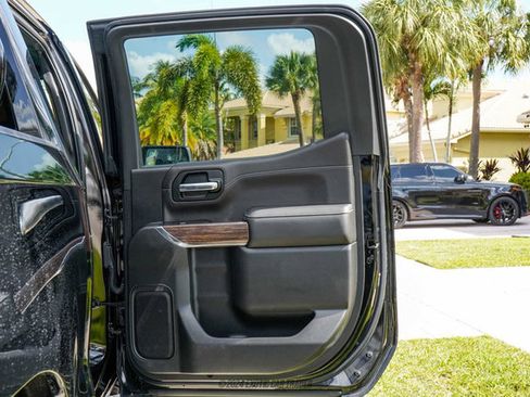 Used 2019 Chevrolet Silverado 1500 High Country w/ Technology Package AWD/4WD image 39