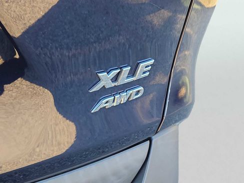 Used 2019 Toyota RAV4 XLE image 5