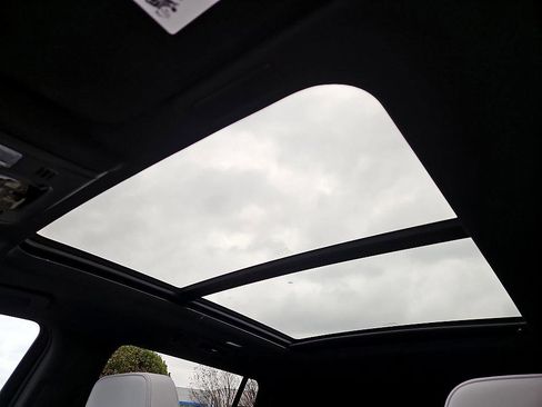 New 2026 Chevrolet Suburban Premier image 17