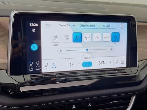 Used 2025 Volkswagen Atlas SE image 17