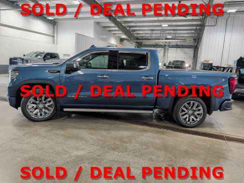 Used 2025 GMC Sierra 1500 Denali w/ Denali Reserve Package AWD/4WD image 5