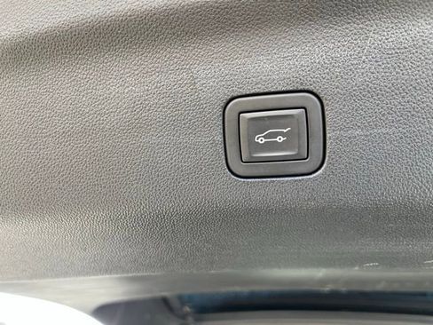 Used 2025 GMC Yukon Denali image 19