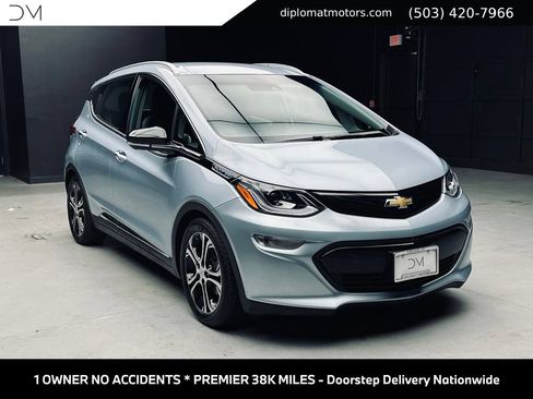 Used 2017 Chevrolet Bolt Premier w/ Driver Confidence II Package FWD image 9