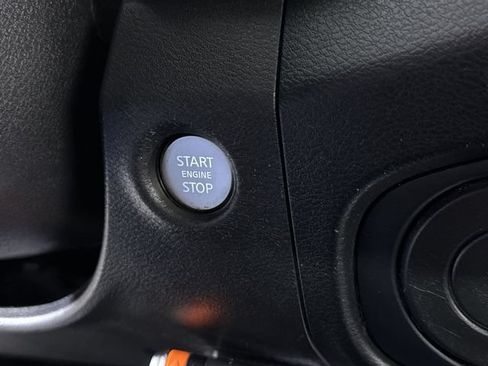 Used 2022 Nissan Frontier SV w/ Technology Package RWD image 17