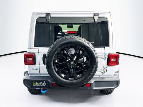 Used 2024 Jeep Wrangler Sahara w/ Technology Group image 7