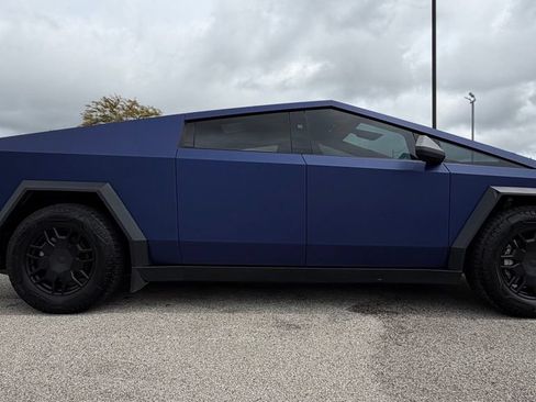 Used 2024 Tesla Cybertruck AWD Crew Cab image 9