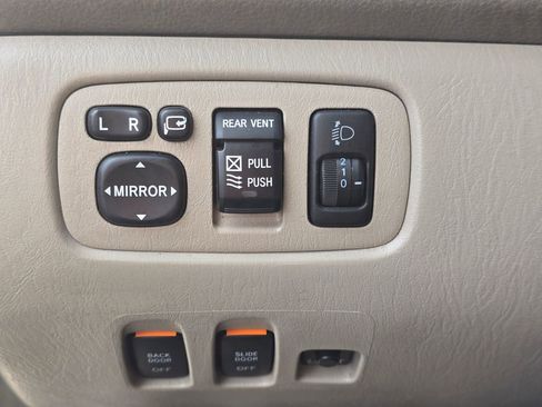 Used 2010 Toyota Sienna XLE image 64